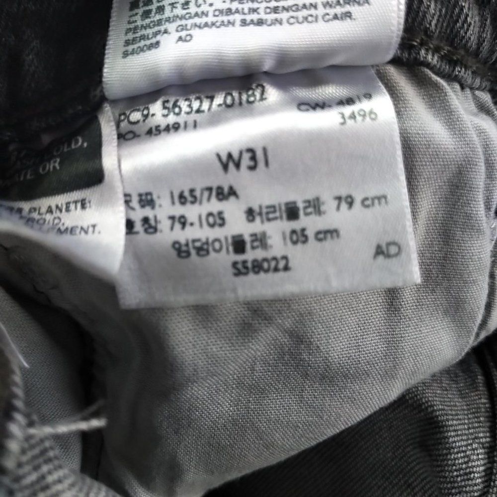 Levi's 501 Shorts - Picture 5 of 8